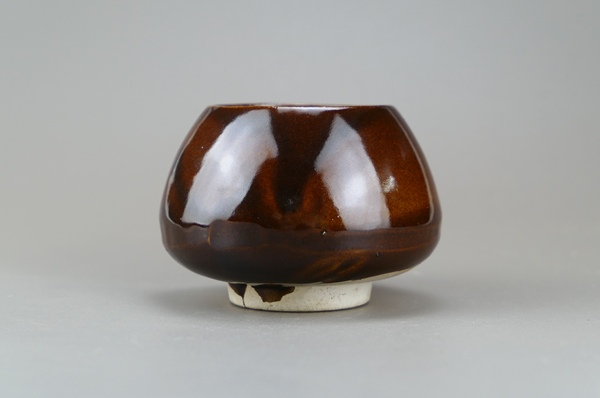 古玩陶瓷精品:明清定窯系紫金釉雞心罐（文房雅器）拍賣，當前價格39元