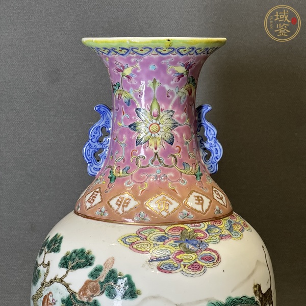 古玩陶瓷粉彩山水人物生肖圖雙耳瓶真品鑒賞圖