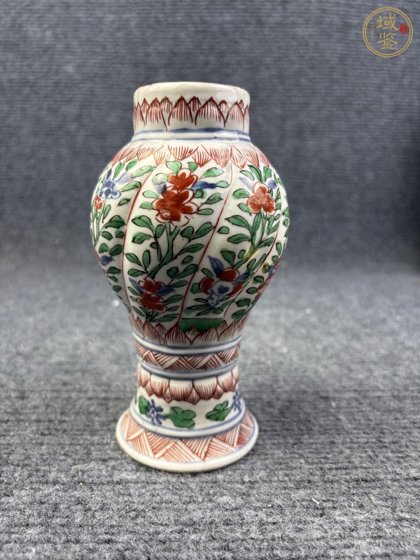 古玩康熙五彩花卉紋賞瓶真品鑒賞圖