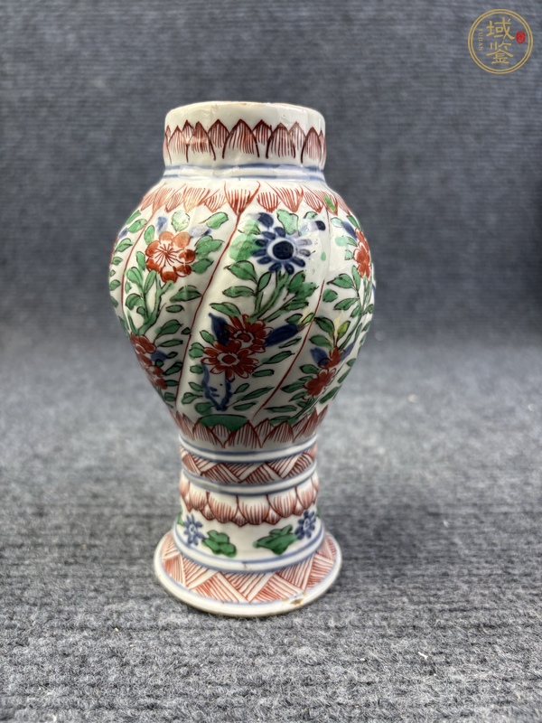 古玩陶瓷康熙五彩花卉紋賞瓶真品鑒賞圖