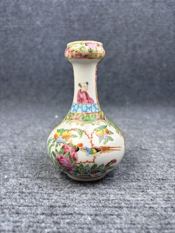 古玩陶瓷廣彩人物故事花鳥紋蒜頭瓶拍賣,當前價格2288元