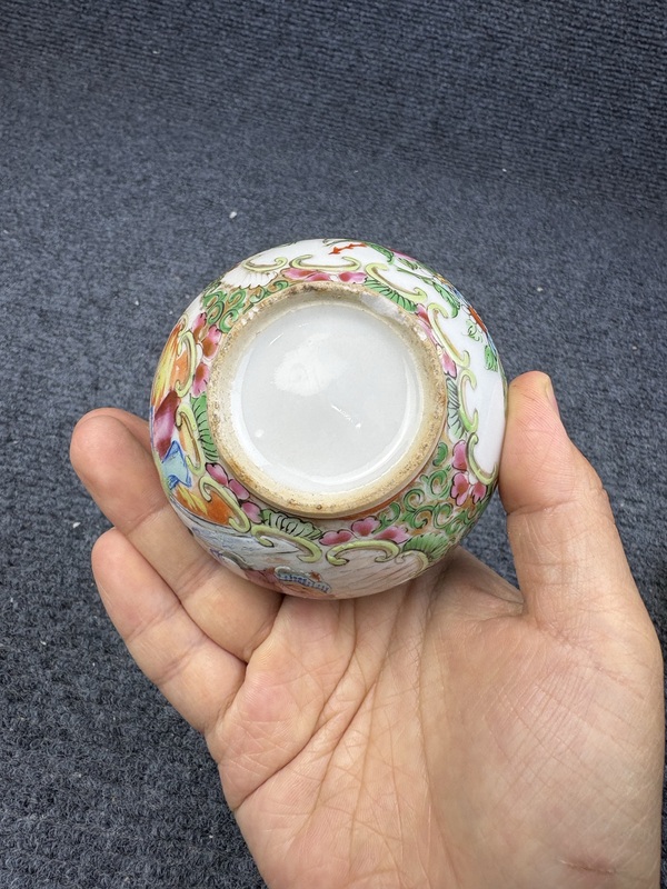 古玩陶瓷廣彩人物故事花鳥紋蒜頭瓶拍賣,當前價格2288元