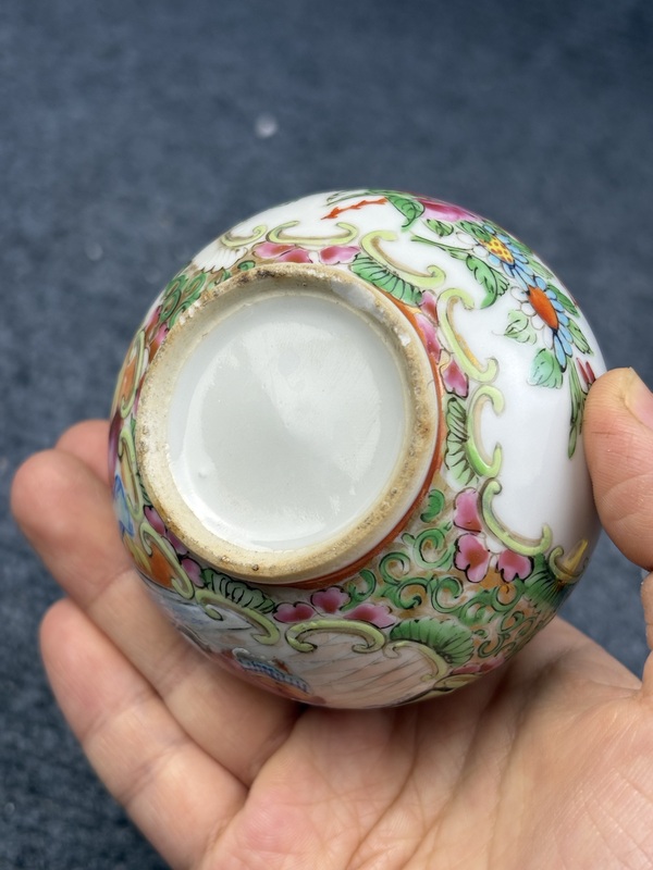 古玩陶瓷廣彩人物故事花鳥紋蒜頭瓶拍賣,當前價格2288元