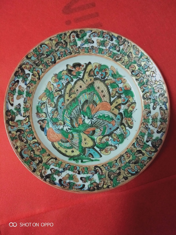 古玩轉(zhuǎn)賣廣彩百蝴蝶紋盤拍賣，當(dāng)前價(jià)格350元