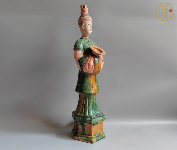 古玩陶瓷明三彩人物俑真品鑒賞圖