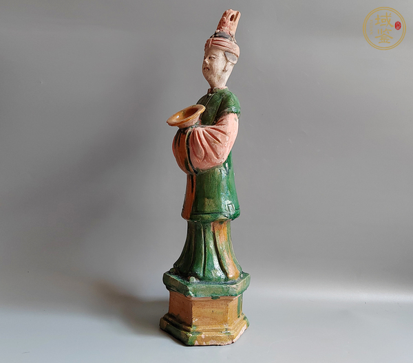 古玩陶瓷明三彩人物俑真品鑒賞圖