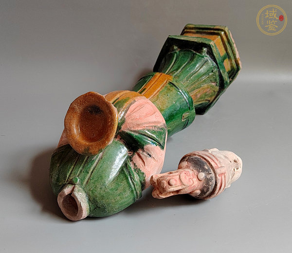 古玩陶瓷明三彩人物俑真品鑒賞圖