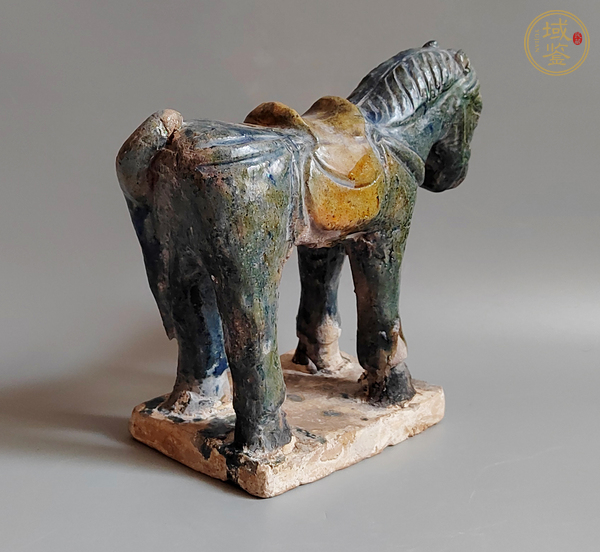古玩陶瓷明三彩馬真品鑒賞圖