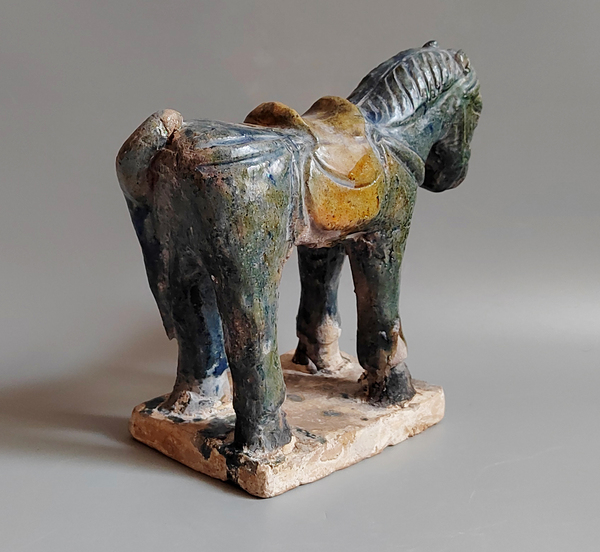 古玩陶瓷珍貴帶藍(lán)釉明代三彩馬拍賣(mài)，當(dāng)前價(jià)格114元