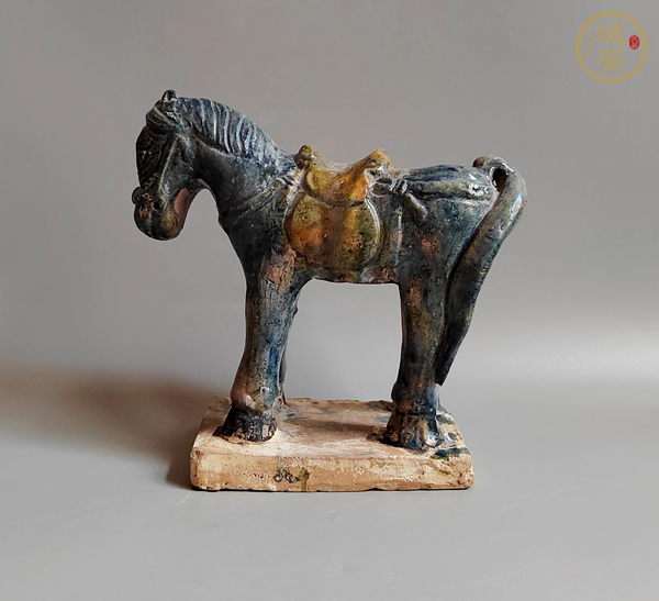 古玩陶瓷明三彩馬真品鑒賞圖