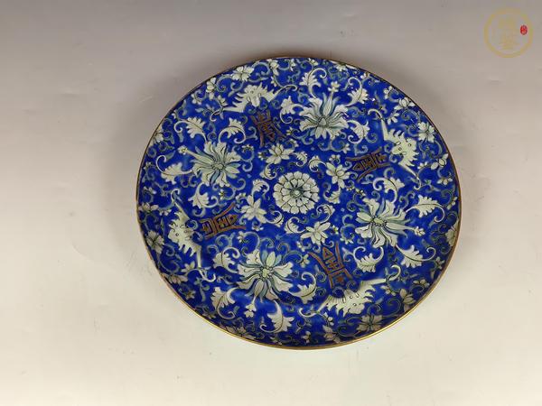 古玩陶瓷清晚期藍料彩堆白花卉壽字紋賞盤真品鑒賞圖