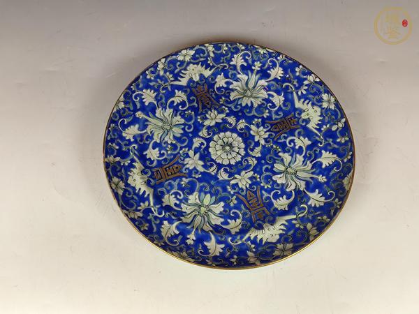古玩陶瓷清晚期藍料彩堆白花卉壽字紋賞盤真品鑒賞圖