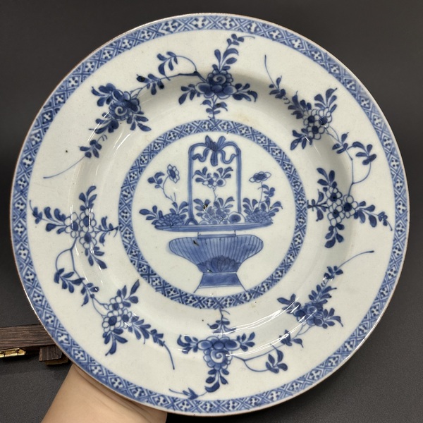 古玩陶瓷清康熙青花提籃花卉紋折沿盤拍賣，當(dāng)前價(jià)格2200元