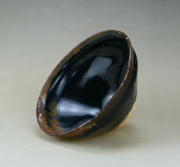 古玩陶瓷精品:南宋遇林亭窯黑釉絲毫茶盞拍賣，當前價格39元