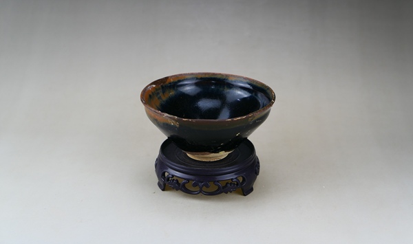 古玩陶瓷精品:南宋遇林亭窯黑釉絲毫茶盞拍賣，當前價格39元