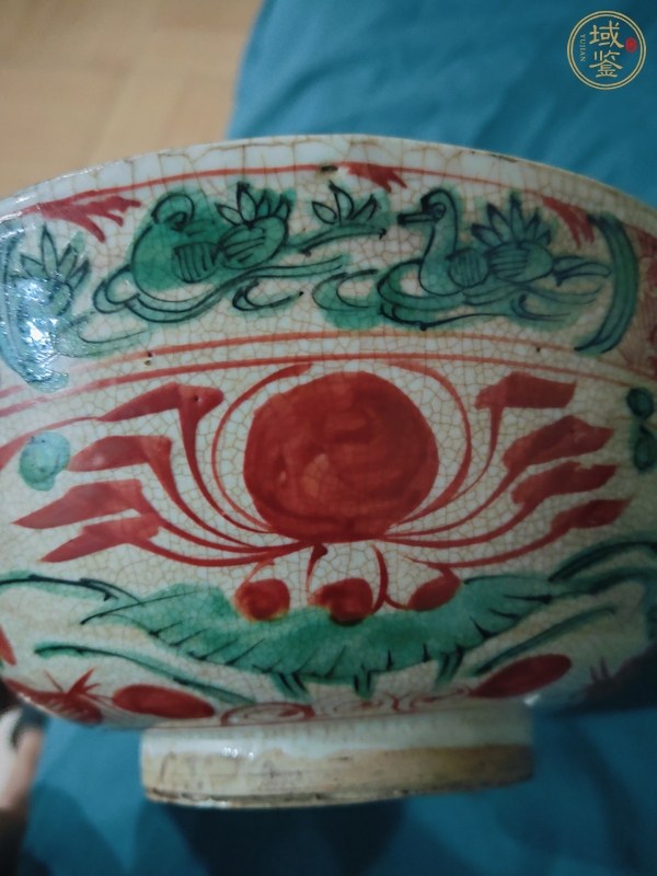 古玩陶瓷紅綠彩花鳥紋碗真品鑒賞圖