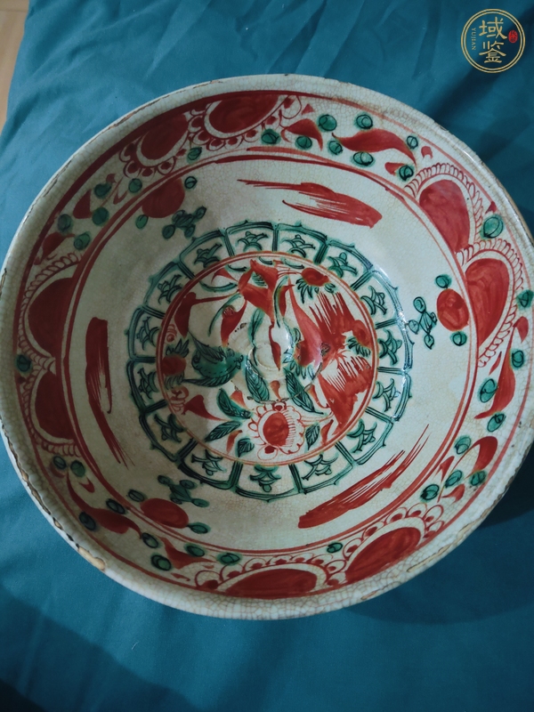 古玩陶瓷紅綠彩花鳥紋碗真品鑒賞圖