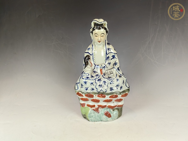 古玩陶瓷民國粉彩自在觀音雕塑真品鑒賞圖
