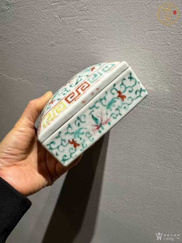 古玩陶瓷粉彩花卉紋印泥盒真品鑒賞圖