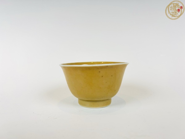 古玩康熙米黃釉小杯真品鑒賞圖
