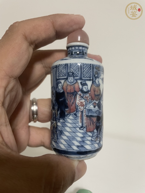 古玩青花釉里紅人物故事圖鼻煙壺真品鑒賞圖