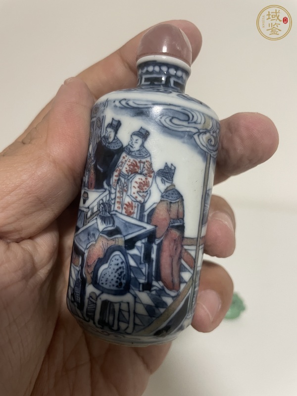 古玩陶瓷青花釉里紅人物故事圖鼻煙壺真品鑒賞圖