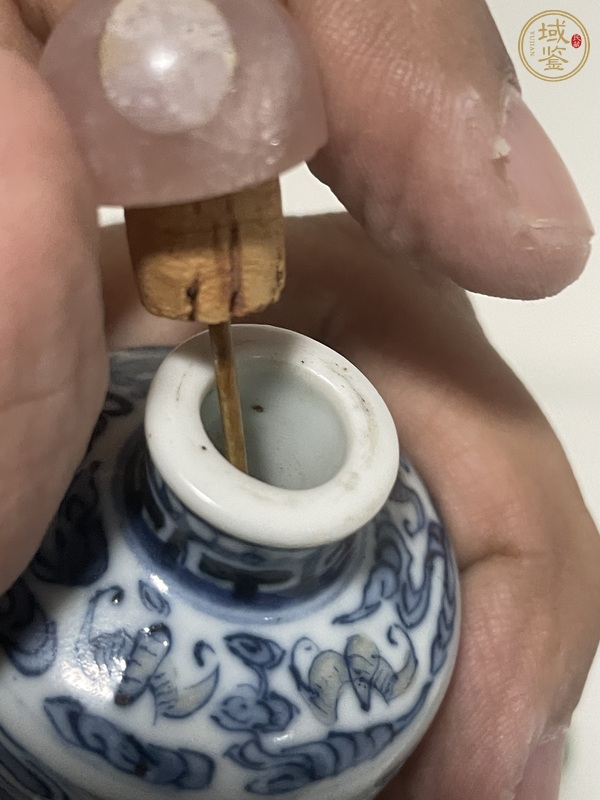 古玩陶瓷青花釉里紅人物故事圖鼻煙壺真品鑒賞圖