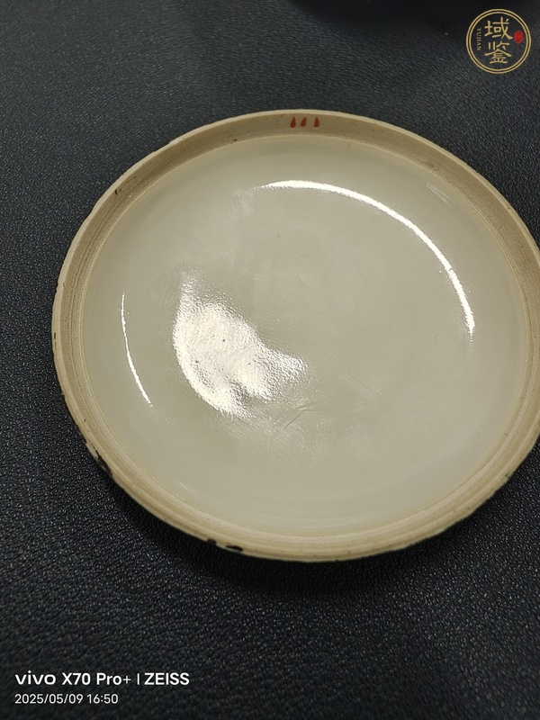 古玩陶瓷墨地粉彩百花不落地印盒真品鑒賞圖