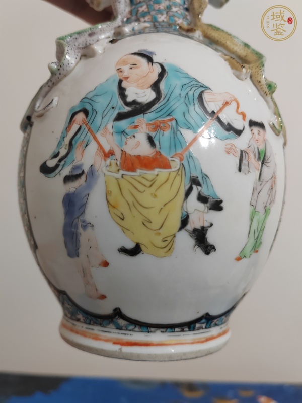 古玩陶瓷人物紋廣彩瓶真品鑒賞圖