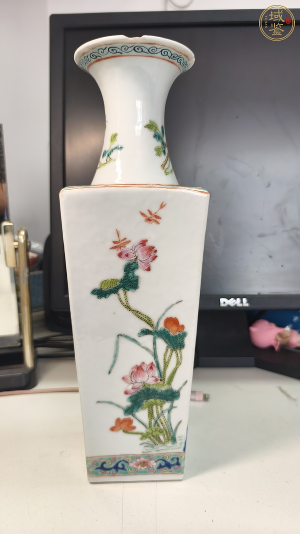 古玩陶瓷民國 粉彩花卉紋四方瓶真品鑒賞圖