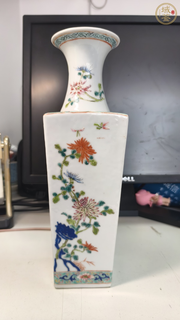 古玩陶瓷民國 粉彩花卉紋四方瓶真品鑒賞圖
