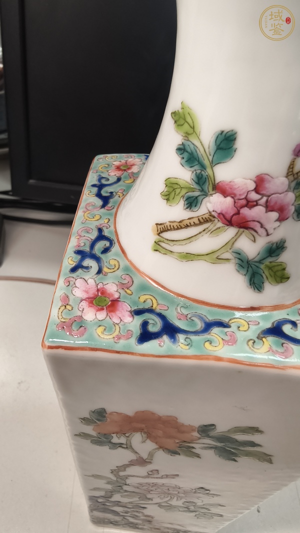 古玩陶瓷民國 粉彩花卉紋四方瓶真品鑒賞圖