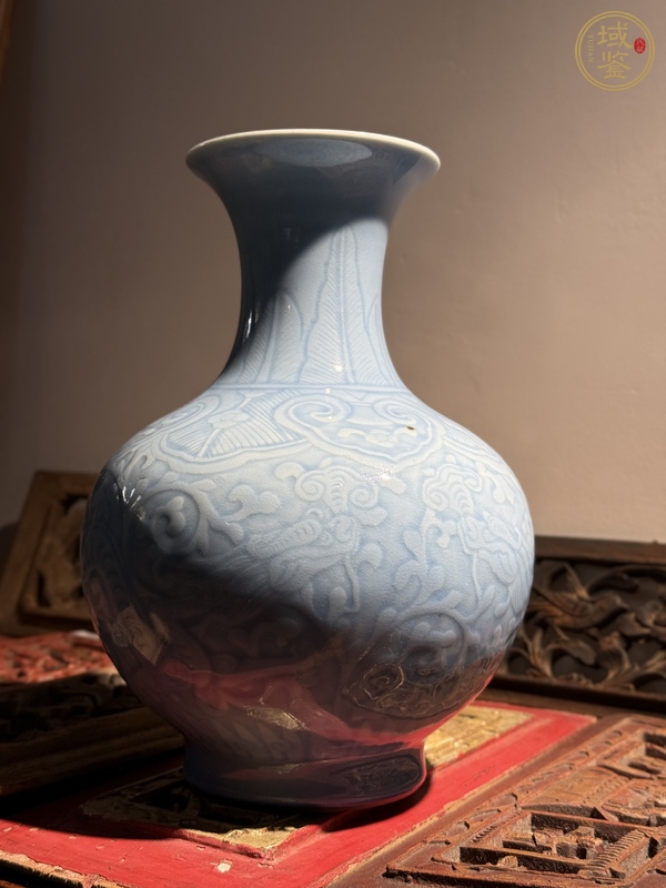 古玩陶瓷藍(lán)釉花間龍紋瓶真品鑒賞圖