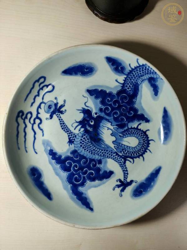 古玩陶瓷清乾隆青花云龍趕珠紋盤真品鑒賞圖