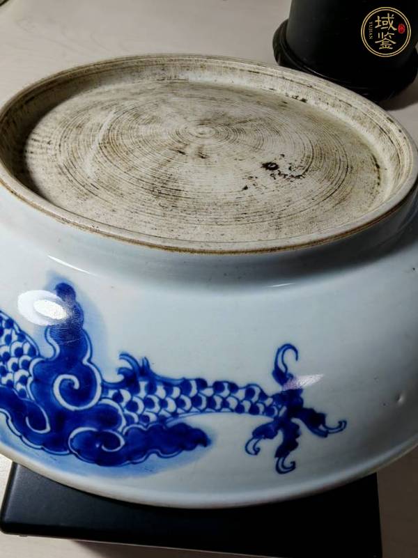 古玩陶瓷清乾隆青花云龍趕珠紋盤真品鑒賞圖