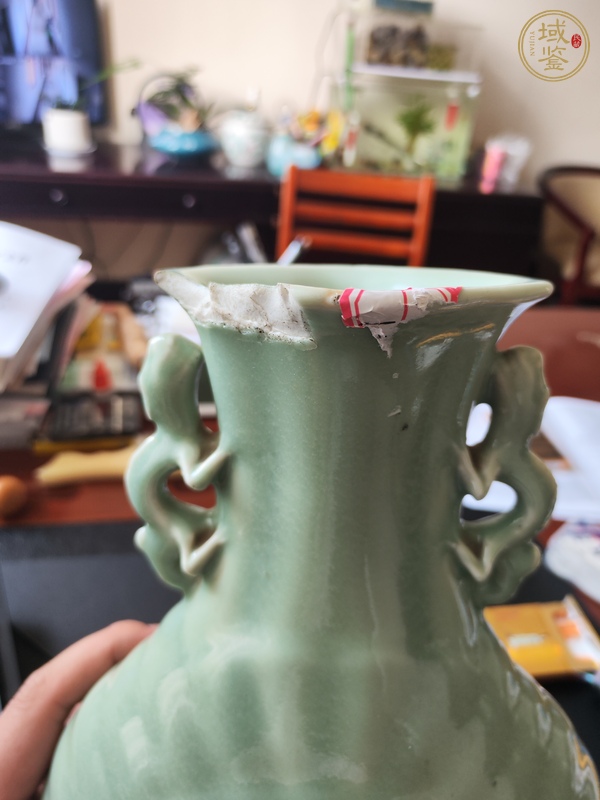 古玩陶瓷晚清青釉八卦瓶真品鑒賞圖