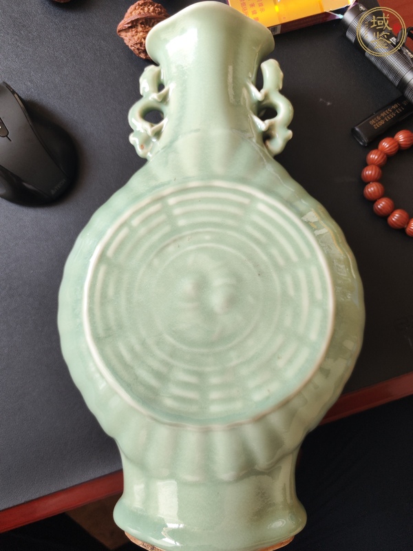 古玩陶瓷晚清青釉八卦瓶真品鑒賞圖