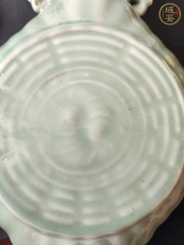 古玩陶瓷晚清青釉八卦瓶真品鑒賞圖