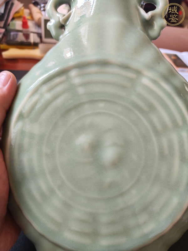 古玩陶瓷晚清青釉八卦瓶真品鑒賞圖