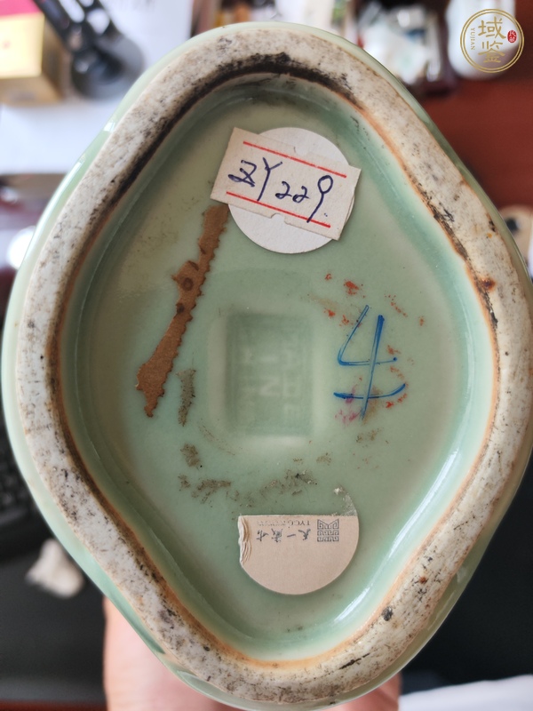 古玩陶瓷晚清青釉八卦瓶真品鑒賞圖