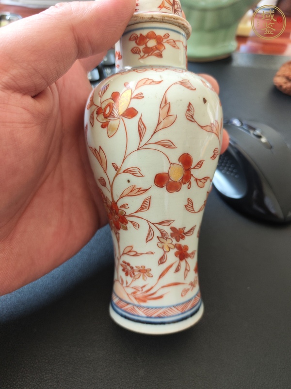 古玩陶瓷礬紅描金花卉紋蓋瓶真品鑒賞圖