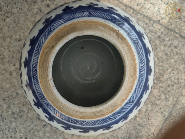 古玩陶瓷花卉紋青花罐真品鑒賞圖
