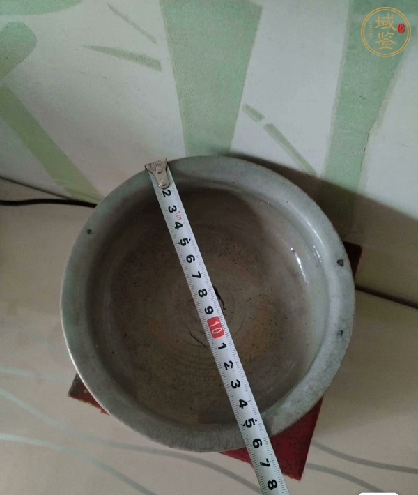 古玩陶瓷龍泉青瓷三足爐真品鑒賞圖