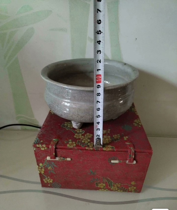 古玩陶瓷龍泉青瓷三足爐拍賣，當(dāng)前價(jià)格2688元