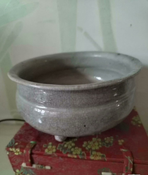古玩陶瓷龍泉青瓷三足爐拍賣，當(dāng)前價(jià)格2688元
