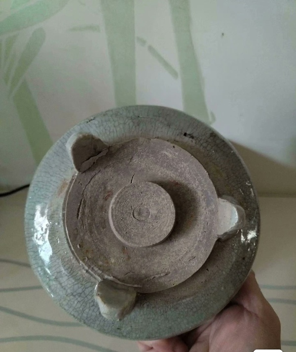 古玩陶瓷龍泉青瓷三足爐拍賣，當(dāng)前價(jià)格2688元