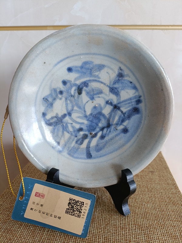 古玩陶瓷實(shí)物保真明中晚期青花洞石花卉紋賞盤拍賣，當(dāng)前價(jià)格998元