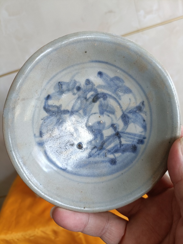 古玩陶瓷實(shí)物保真明中晚期青花洞石花卉紋賞盤拍賣，當(dāng)前價(jià)格998元