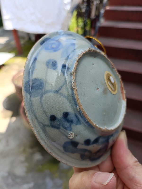 古玩陶瓷實(shí)物保真明中晚期青花洞石花卉紋賞盤拍賣，當(dāng)前價(jià)格998元