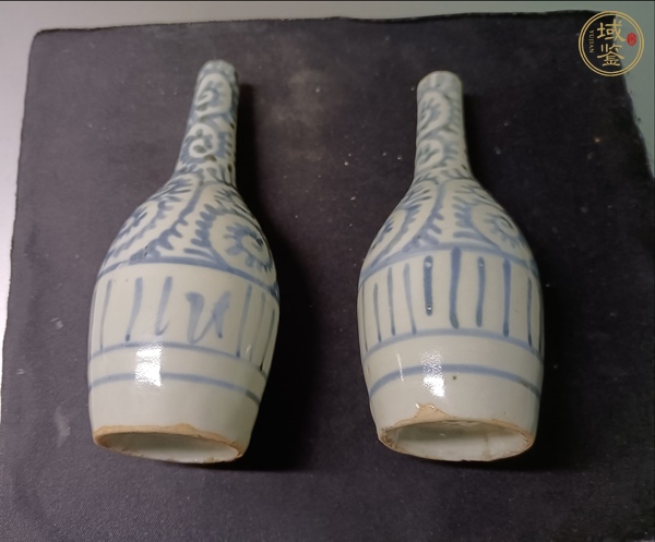 古玩陶瓷卷草紋青花瓶真品鑒賞圖